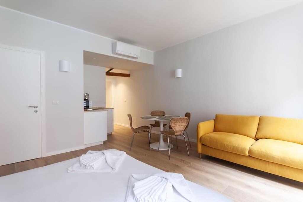 Youhosty - Ticinese Suite 1 Milão Exterior foto